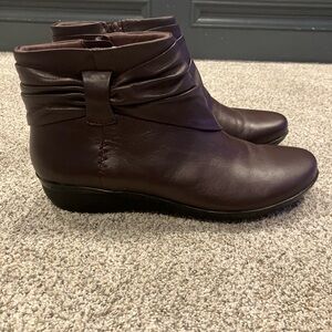 Clarks Women's Everlay Mandy Boot Brown Leather Size 6.5 Casual Comfy Cushioned